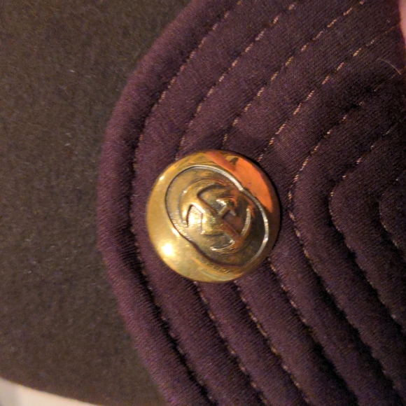 Febulous GUCCI round hat in brown with gold button - Picture 6 of 10